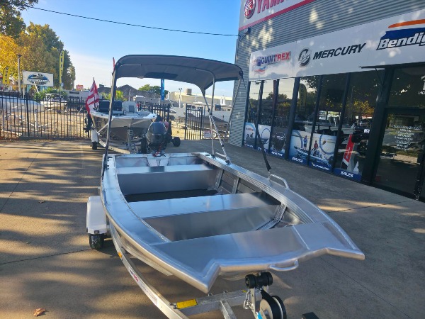 F390 explorer 25hp.......